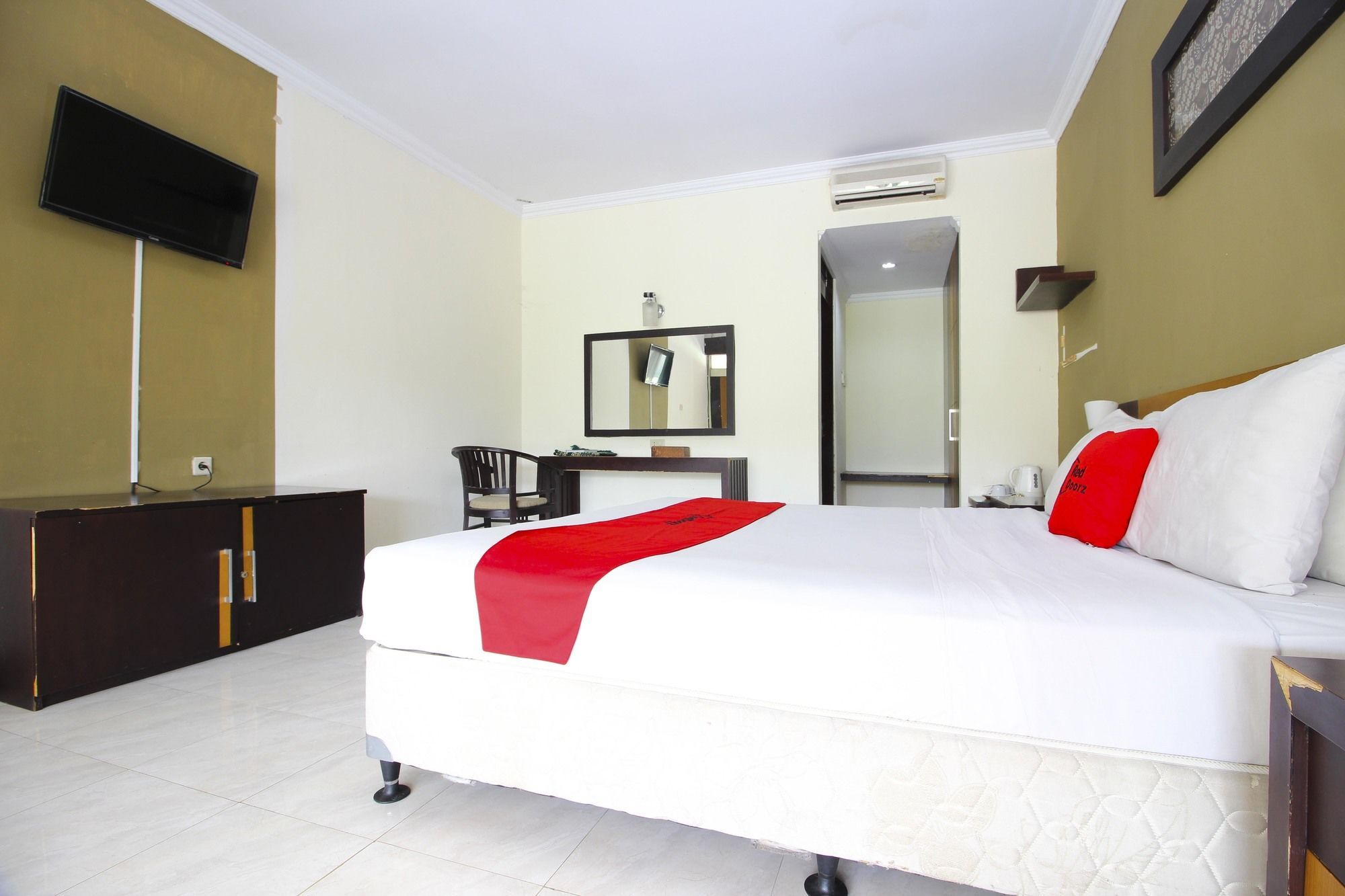 Reddoorz @ Solo Street Hotell Maguwo Eksteriør bilde